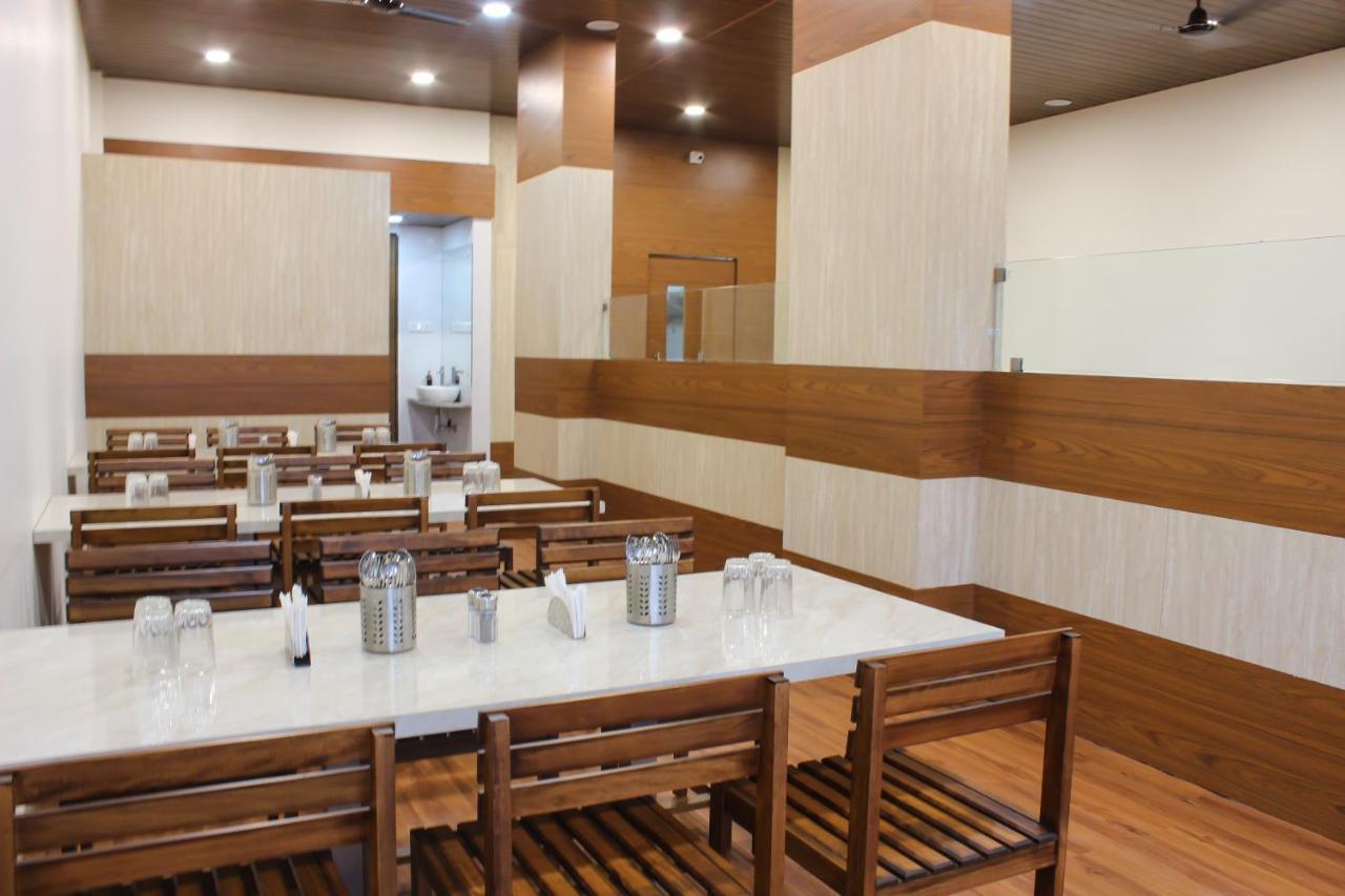 Hotel Rain Sky Inn Lonavla Zewnętrze zdjęcie